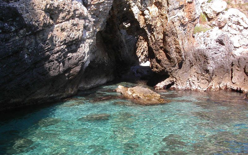 grotta sul mare calabria