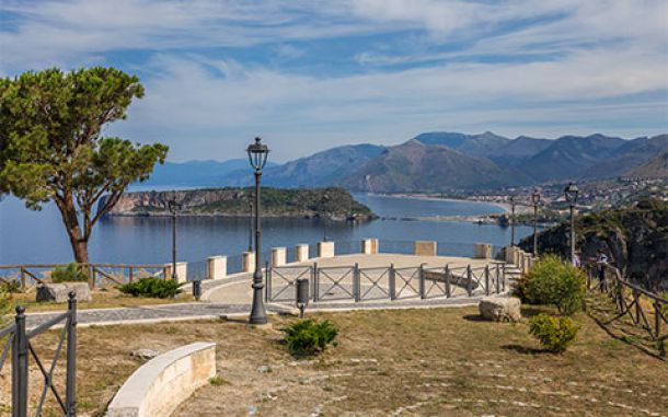 villa panoramica con vista sull'isola di dino in calabria